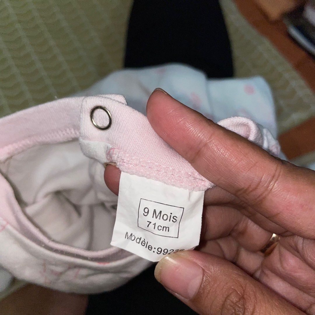 Sleepsuits tutup kaki bayi 9bulan (Kategori: Baju Bayi) berada di Depok. Dikirim oleh sfgstore (ID iklan 1382326794, Gambar 3). Deskripsi: Tag 9bulan Co oren bisa✅.