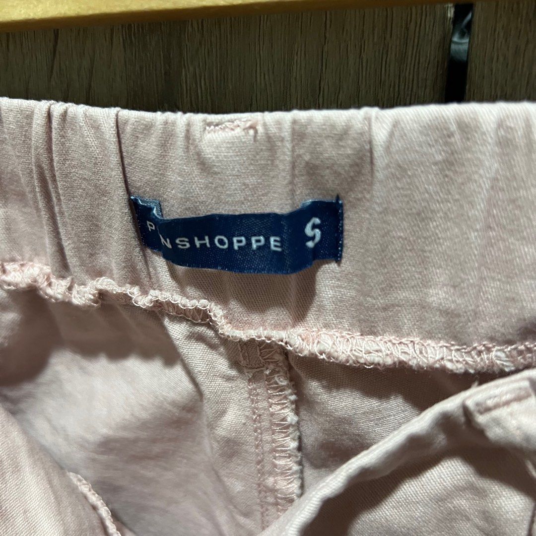(S-M) Penshoppe Pink Shorts (Category: Shorts) located in Quezon City. Submitted by lunaaaarr (Listing ID 1382440279, Image 3). Description: Can fit Small to Medium Used only twice. In good condition. No flaws Color may vary due to lighting Color: Pink Size - Waist: 26-29 inches - Hips: 35-38 inches ‼️ Payment first before shipping of item/s 🚫 No COD, bank transfer thru GCash ONLY ❌ Strictly no return/refund.