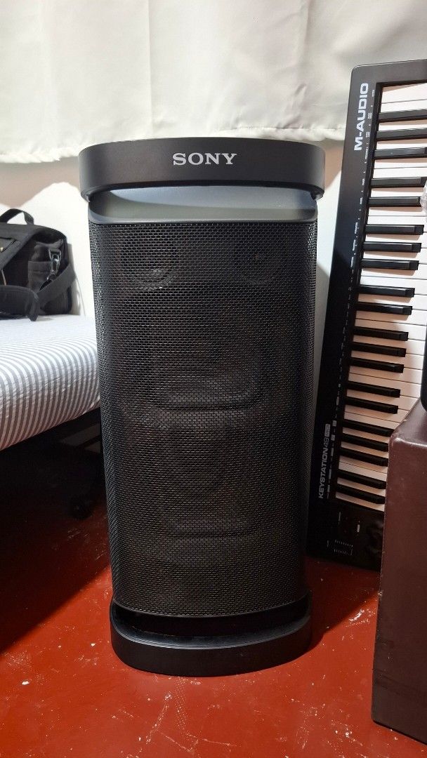 Sony SRS XP700 (Category: Soundbars, Speakers & Amplifiers) located in Paranaque City. Submitted by maki_d_explorer (Listing ID 1382410149, Image 1). Description: FS: Sony SRS XP700 for P19,999 Paranaque Area No box na po. May konting dents lang pero superb quality parin. Meet-up para matest po ang item..