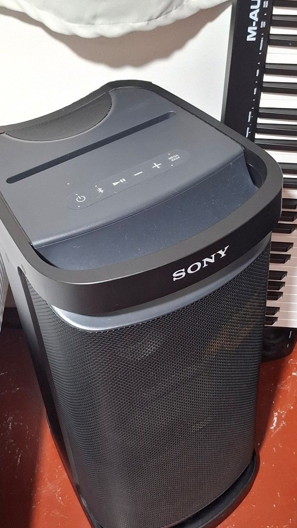 Sony SRS XP700 (Category: Soundbars, Speakers & Amplifiers) located in Paranaque City. Submitted by maki_d_explorer (Listing ID 1382410149, Image 2). Description: FS: Sony SRS XP700 for P19,999 Paranaque Area No box na po. May konting dents lang pero superb quality parin. Meet-up para matest po ang item..