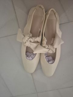 (Category: ) located in . Submitted by meowthediamond (Listing ID 1382319954, Image 1). Description: .