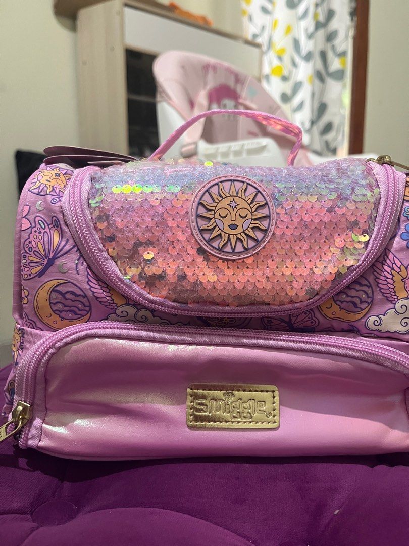 Tas bekal smiggle (Kategori: Orang Tua, Bayi & Anak - Lainnya) berada di Depok. Dikirim oleh kualisya87442 (ID iklan 1382397719, Gambar 1). Deskripsi: Barang baru tidak ada minus Smiggle (mirror) like ori.