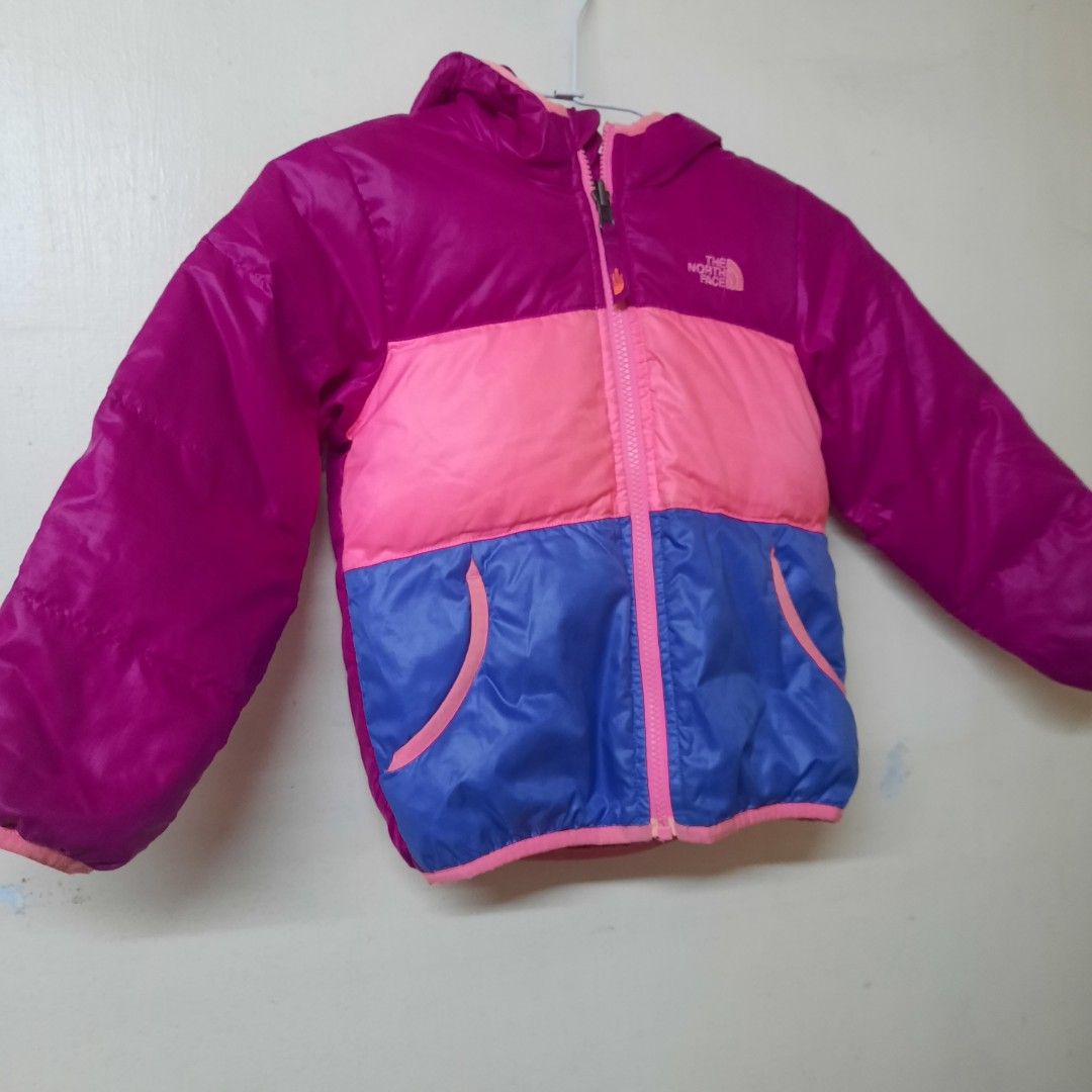 由 miniju17 (刊登 ID 1382357378，圖片 1) 提交，位於 台南市 (Tainan) 的 正THE NORTH FACE 兒童羽絨外套 (類別：嬰兒及兒童流行時尚)，說明：肩寬34公分，長度45公分，胸寬平量38公分#25-13蝦。