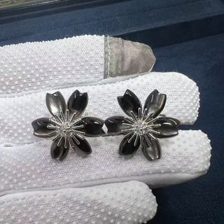 (Category: ) located in . Submitted by anyluxurie31990 (Listing ID 1382309890, Image 1). Description: .