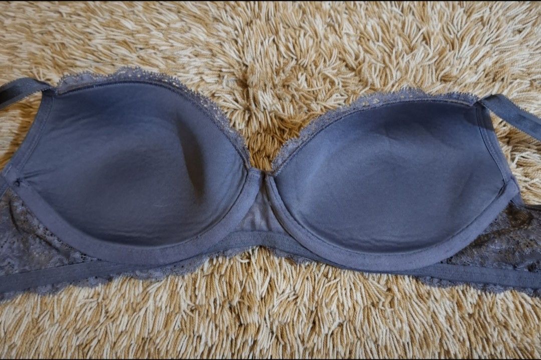 Victoruas Secret Non Wire Bra 36C (Category: Undergarments & Loungewear) located in Rizal. Submitted by kline13 (Listing ID 1382427631, Image 3). Description: .