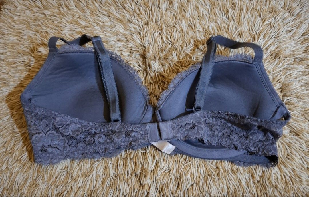 Victoruas Secret Non Wire Bra 36C (Category: Undergarments & Loungewear) located in Rizal. Submitted by kline13 (Listing ID 1382427631, Image 2). Description: .