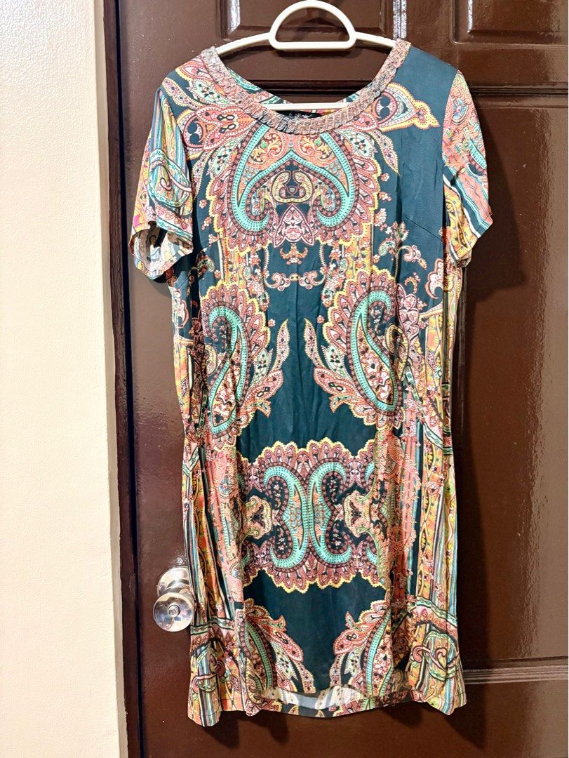 Vintage Design Silk Dress (Category: Dresses) located in Manila. Submitted by orion_declutter (Listing ID 1382361212, Image 1). Description: Knee Level dress Needs to be ironed .