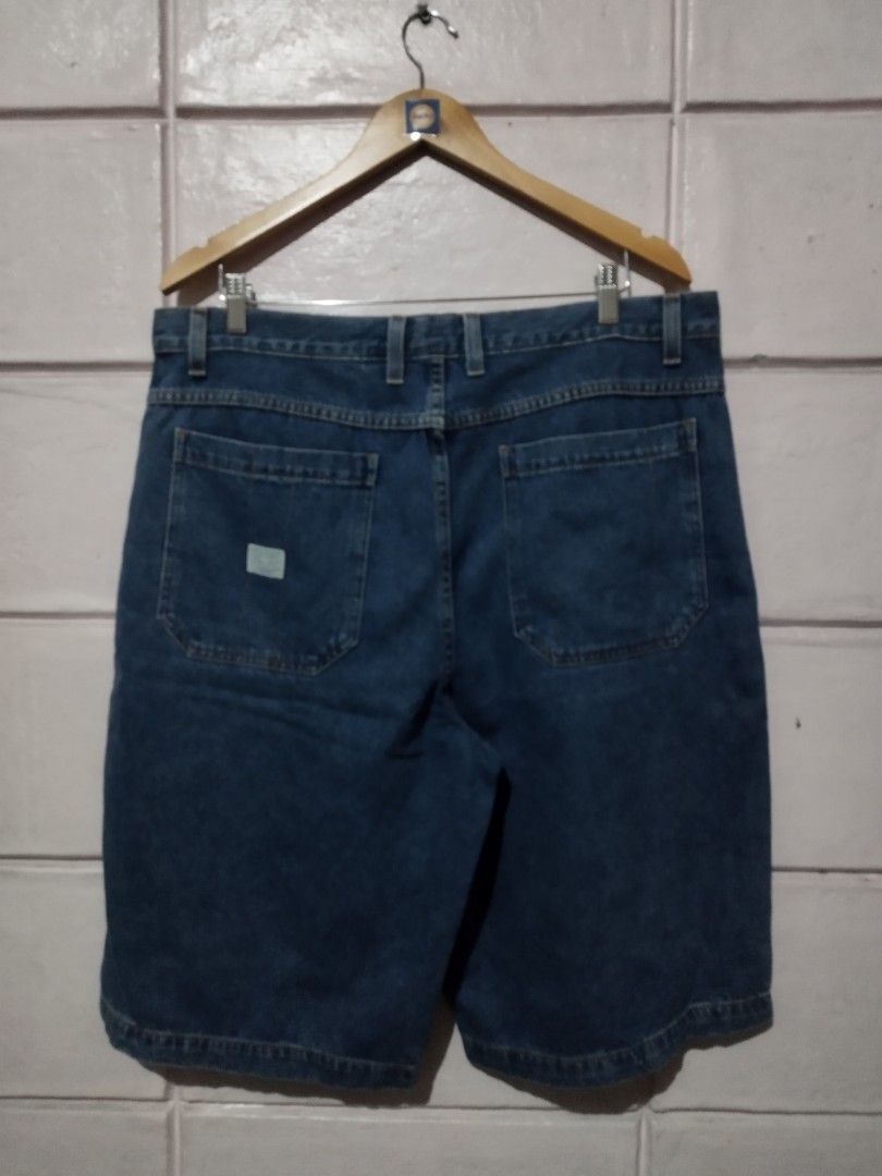 Vintage Old Navy - Long Jorts (Category: Shorts) located in Manila. Submitted by beanieracha (Listing ID 1382414471, Image 2). Description: Size 36 on Tag Dimes: W36 L25 Hem 15.
