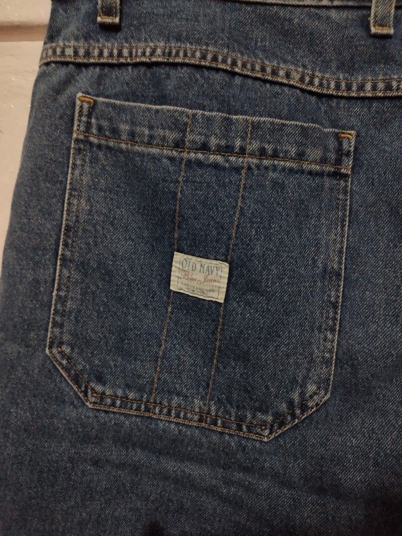 Vintage Old Navy - Long Jorts (Category: Shorts) located in Manila. Submitted by beanieracha (Listing ID 1382414471, Image 3). Description: Size 36 on Tag Dimes: W36 L25 Hem 15.