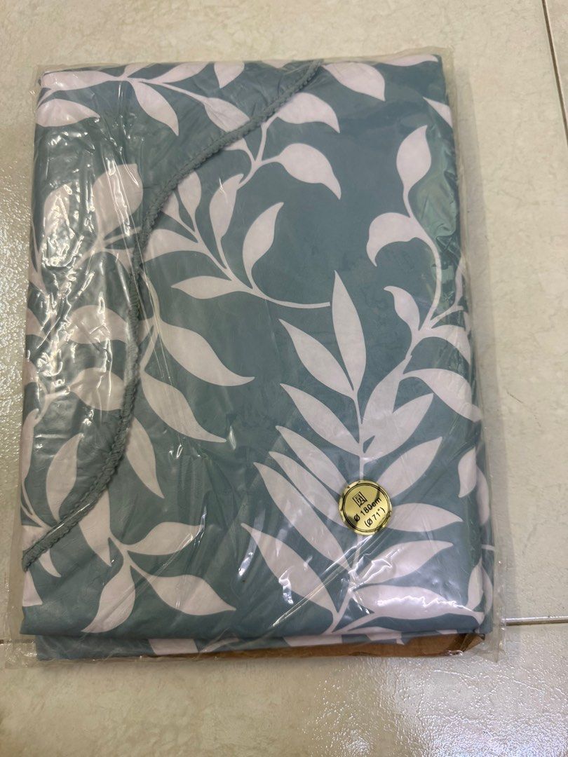 Waterproof table cloth