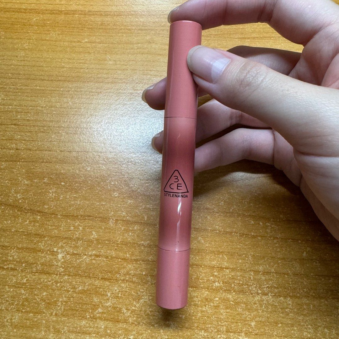 由 9hsiang_ (刊登 ID 1382646733，圖片 2) 提交，位於 桃園市 (Taoyuan) 的 3ce 光澤蜜樣唇膏 (類別：唇部彩妝、保養)，說明： #NECTAR 是很漂亮的紅棕色！ 口紅太多了割愛～～～。