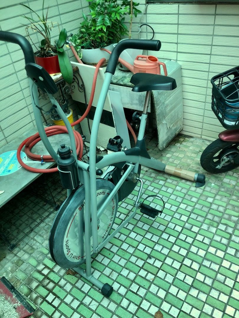 由 marlukool (刊登 ID 1382576317，圖片 1) 提交，位於 台中市 (Taichung) 的 基礎款跑步機（給需要者） (類別：其他運動配件)，說明：鄰居長輩未使用到基礎型跑步機，可以踩踏運轉，僅儀表板無法顯示需要修理。給有需要者，亦需自行載運。 物品所在位置台中市北區進化路337巷13弄，近台中雙十國中後門。。