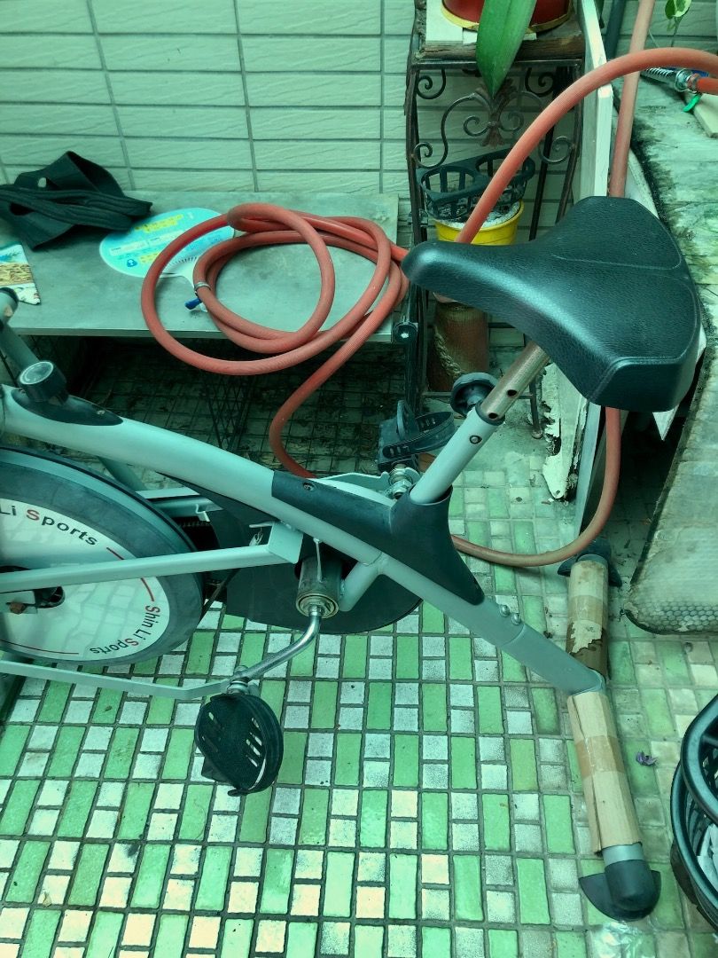 由 marlukool (刊登 ID 1382576317，圖片 3) 提交，位於 台中市 (Taichung) 的 基礎款跑步機（給需要者） (類別：其他運動配件)，說明：鄰居長輩未使用到基礎型跑步機，可以踩踏運轉，僅儀表板無法顯示需要修理。給有需要者，亦需自行載運。 物品所在位置台中市北區進化路337巷13弄，近台中雙十國中後門。。