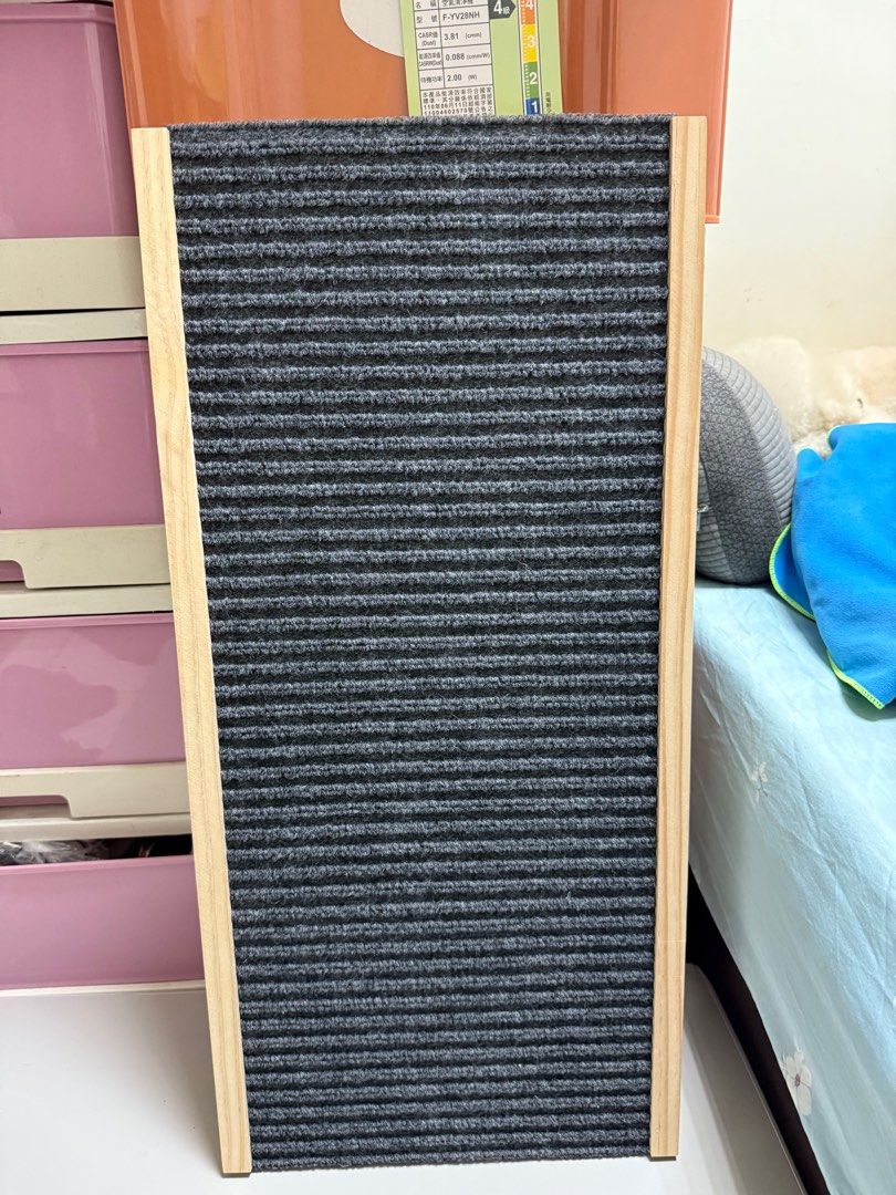 由 smallonethre (刊登 ID 1382589940，圖片 2) 提交，位於 台中市 (Taichung) 的 寵物樓梯 (類別：寵物及其他)，說明：因家裡狗兒不用而出售 價格誠可議。