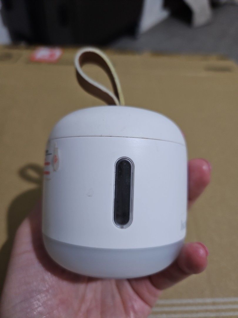 由 enjoy0528 (刊登 ID 1382669974，圖片 2) 提交，位於 花蓮縣 (Hualien) 的 充電式除毛球機 (類別：清潔工具)，說明：商品如圖示。 商品來源：應該是兩三年前玩交換禮物取得的。 售出原因：身邊沒有什麼布織品需要一直除毛球。 歡迎有緣人惜物收購！ #未能即時回應請見諒。