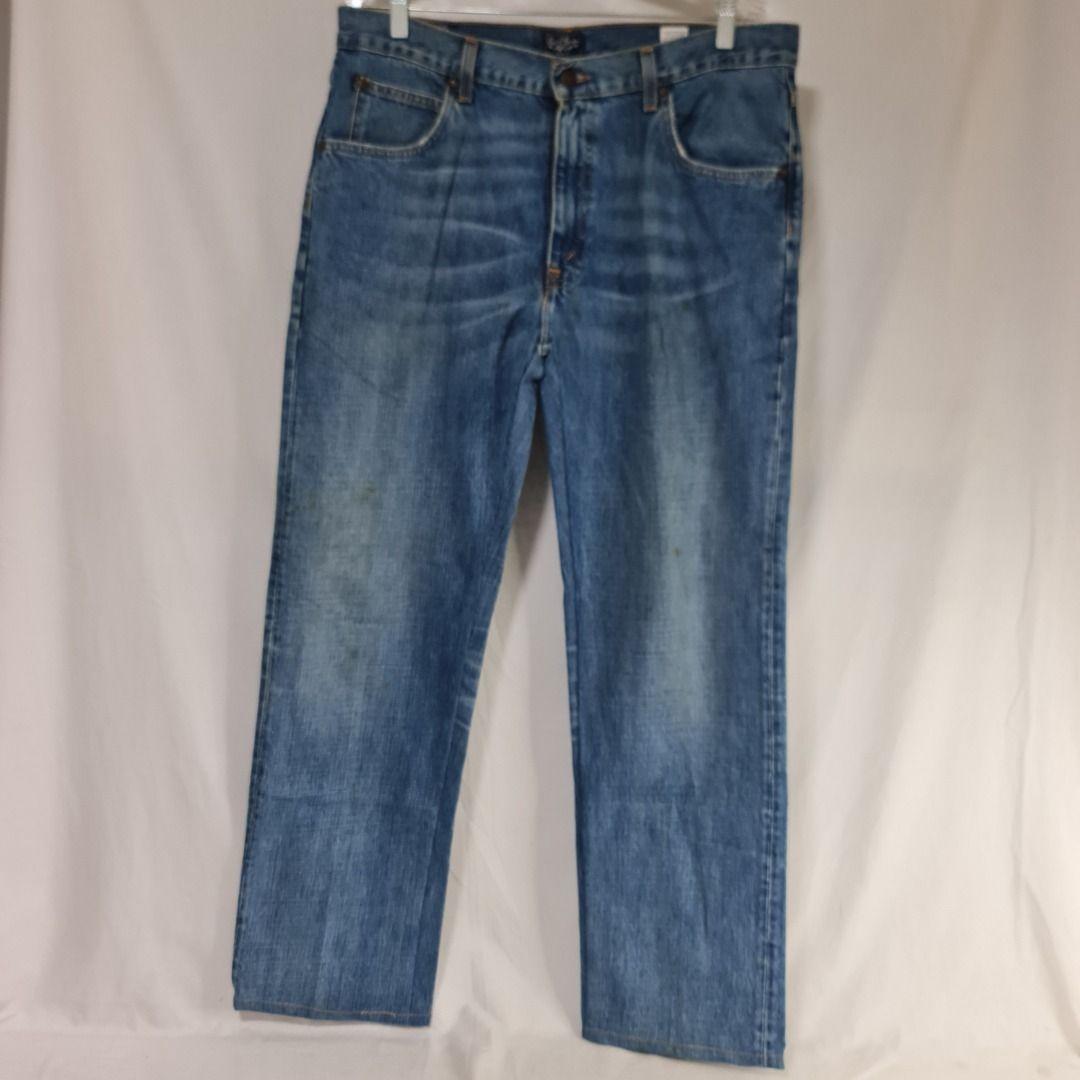 * * Earl Jean - Declutter Sale 002 * * (Category: Jeans) located in Quezon City. Submitted by jkr_kenshin (Listing ID 1382608588, Image 1). Description: Pre Loved Authentic Earl Jean Item is used. Boxed and stored for a year Size is posted in the picture ______________________________ Blue / Jeans / Vintage Made in USA US 36 ______________________________ R E A D C A R E F U L L Y First to pay get the item Pay within 24hrs No reservations more th
