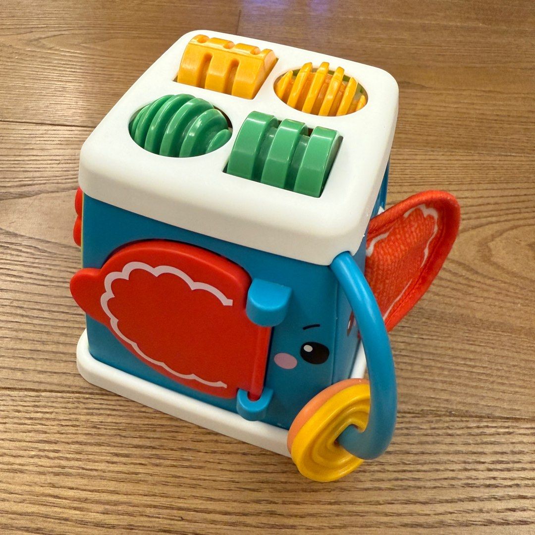 由 kilikilikili (刊登 ID 1382670553，圖片 1) 提交，位於 台中市 (Taichung) 的 二手）費雪 Fisher-price 輕便遊戲學習盒 五面盒 (類別：嬰兒玩具)，說明：二手）費雪 Fisher-price 輕便遊戲學習盒 五面盒 6M+ 二手有使用痕跡、髒污 介意勿考慮。