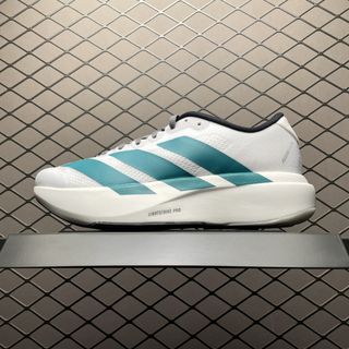 (Category: ) located in . Submitted by outlet.sneaker.shop (Listing ID 1382507749, Image 1). Description: .
