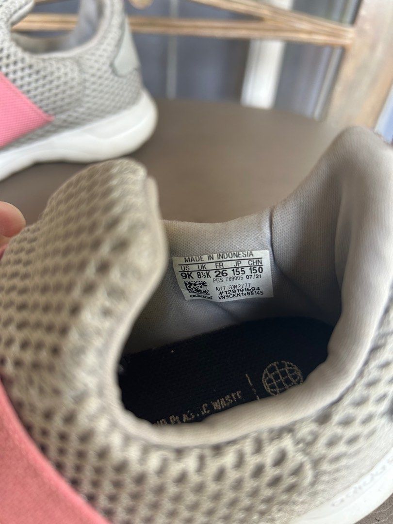 Adidas Kids Sneakers Size 9K (Kategori: Orang Tua, Bayi & Anak - Lainnya) berada di Jakarta Selatan. Dikirim oleh shopatnoni (ID iklan 1382537040, Gambar 3). Deskripsi: Masih bagus dicuci jd bersih lagi Size 9K No box ya.