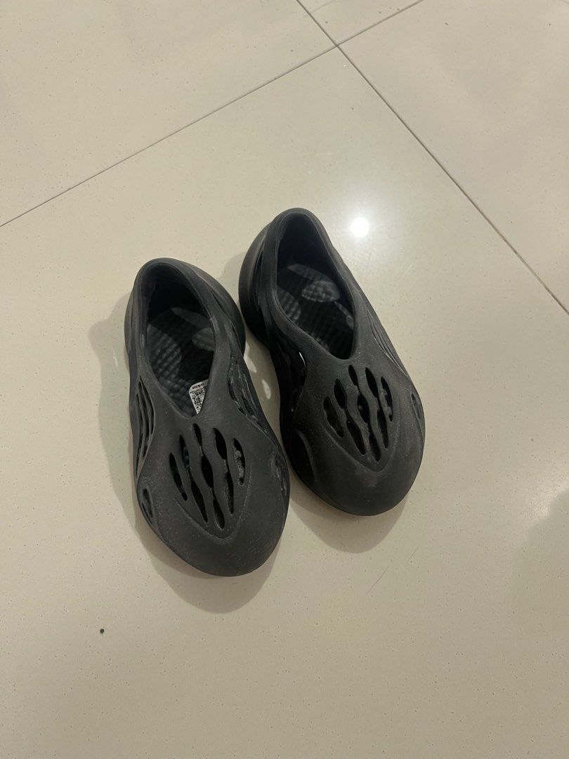 Adidas Yeezy Foam Runner Kids (Category: Babies & Kids Fashion) located in Manila. Submitted by ccccccc08 (Listing ID 1382529649, Image 3). Description: Used twice only. Condition is 9.5/10, just need some wiping. Price still negotiable..