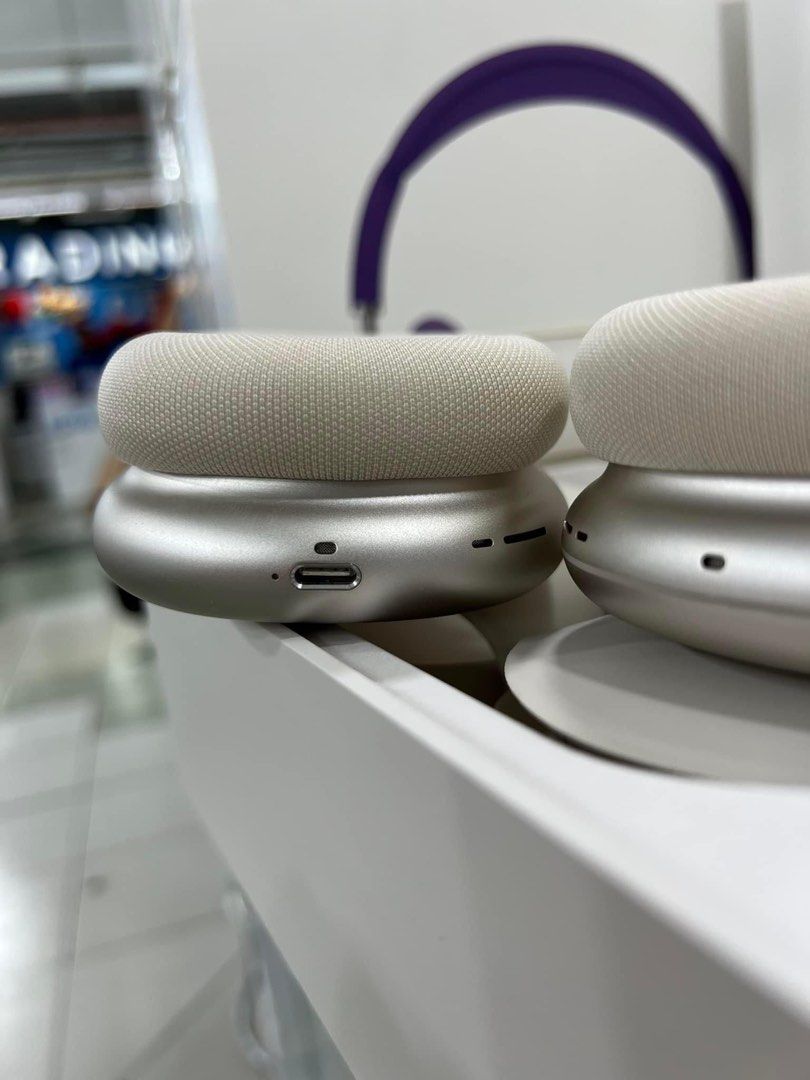 APPLE AIRPODS MAX STARLIGHT VERSION 2 TYPE C BNEW SEALED (Category: Headphones & Headsets) located in Caloocan City. Submitted by laolaokian64149 (Listing ID 1382607308, Image 2). Description: We ship nationwide We accept COD via lalamove We accept COP via lbc Product has warranty We offer meetup within metro manila Available in different colors.