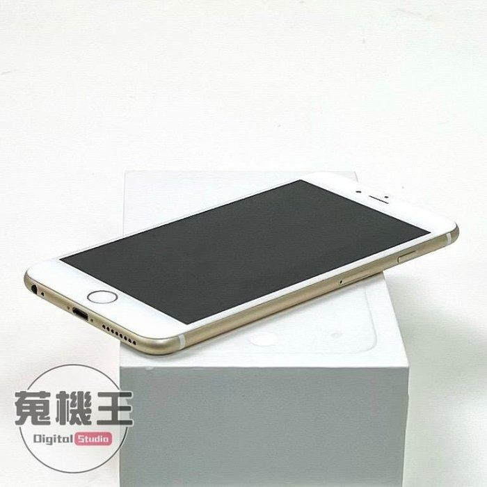 由 winson999888 (刊登 ID 1382583605，圖片 2) 提交，位於 台北市 (Taipei) 的 【蒐機王】Apple iPhone 6 Plus 64G 電池 : 83% 金色【歡迎舊機折抵購買】D4713-3 (類別：iPhone 6 系列)，說明：【商品貨號】D4713 【名稱】Apple iPhone 6 Plus 64G 電池 : 83% 【顏色】金色 【品相描述】正常使用痕跡 【新舊程度】中古品 / 85%新 【保固狀態】店家責任保固七天 【配件說明】原廠盒裝、充電器、耳機 【NCC認證碼】CCAI154G0110T0 【BSMI商檢字號】N/A 【賣場管理代碼】03 -------------------------------------- 【商品狀態分級說明】 ● 100%新 = 全新未拆封新品 ● 95%新 = 機況如新品一般 ● 90%新 = 僅些許使用小痕跡 ● 85%新 = 外觀有較明顯痕跡 ● 80%新 = 外觀較重的使用痕跡 ● 70%