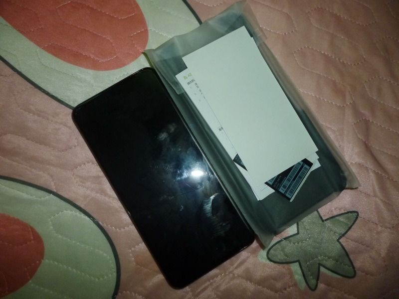 由 rgs1014 (刊登 ID 1382517883，圖片 3) 提交，位於 嘉義市 (Chiayi City) 的 ASUS 華碩 ZenFone 7 6GB/128GB ZS670KS (宇曜黑) ZenFone 8 (類別：Samsung 三星)，說明：ASUS 華碩 ZenFone 7 6GB/128GB ZS670KS (宇曜黑) ZenFone 7 (拆封新機) 特價出售 附贈: 全新充電器 充電線 三全新保護殼 原盒裝 ASUS ZenFone 7 (6GB/128GB) 功能特色 ◎ 5G + 4G 雙卡雙待 ◎ 採用 Android 10 作業系統、ZenUI 7 操作介面 ◎ 6.67 吋 2,400 x 1,080pixels 解析度 AMOLED 螢幕（90Hz 螢幕更新率） ◎ 內建 Qualcomm Snapdragon 865, 2.84GHz 八核心處理器 ◎ 內建 6GB RAM / 128GB ROM ◎ 6,400 萬畫素 + 1,200 萬畫素 
