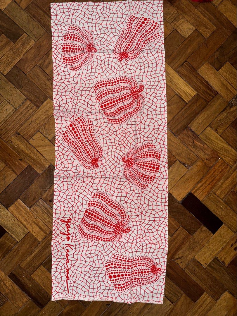 (authentic & new) Yayoi Kusama x MOMA (Category: Shoulder Bags) located in Manila. Submitted by mabuhaymiles (Listing ID 1382575079, Image 1). Description: .