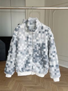 (Category: ) located in . Submitted by luxcloset.shop (Listing ID 1382542415, Image 1). Description: .