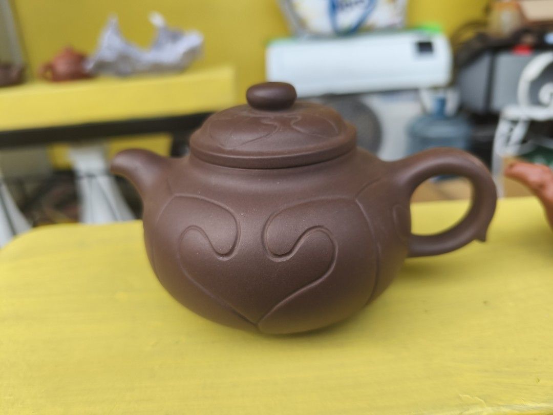 Authentic Yixing Teapots Brand New (Category: Coffee & Tea Tableware) located in Muntinlupa City. Submitted by prime_finder (Listing ID 1382556425, Image 1). Description: Authentic Yixing Teapots Brand New Signed 7,200 each.