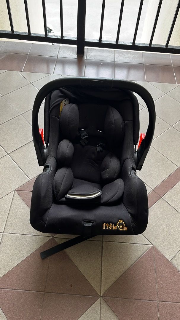 Baby car seat (Category: Kids' Tables & Chairs) located in Kuala Lumpur. Submitted by ravigupta675893 (Listing ID 1382635033, Image 1). Description: Gently used baby car seat in excellent condition, suitable from newborn to toddler. Easy to install, safe, and comfortable – priced to sell!.