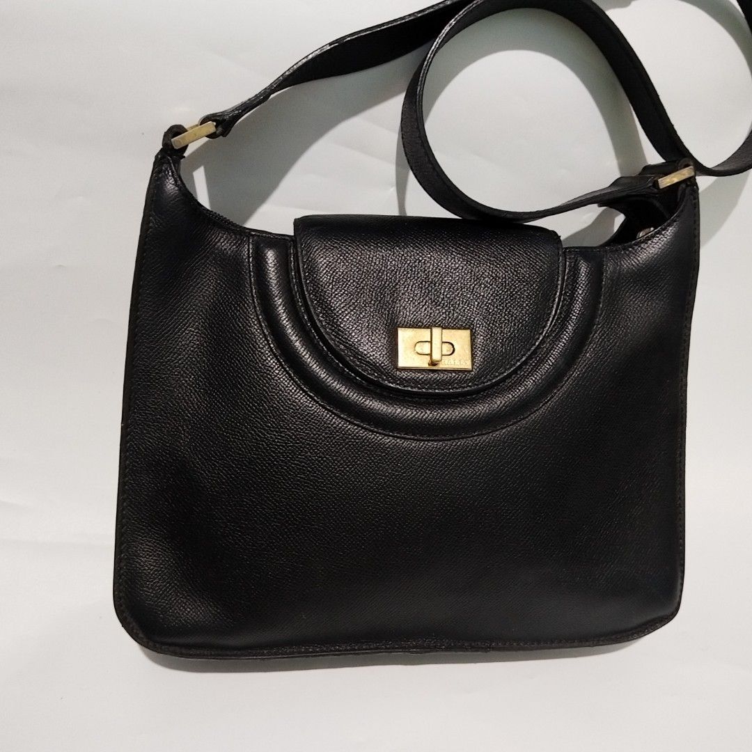 bally vintage (Category: Luxury Bags & Wallets) located in Lemery. Submitted by venus23 (Listing ID 1382577944, Image 1). Description: .