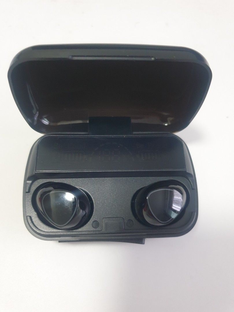 Brand New Command Control LED Digital Display Bluetooth Wireless Earplugs with Microphone (Category: Earphones) located in Manila. Submitted by reszchebij00288 (Listing ID 1382506791, Image 1). Description: Brand New No issue Poblacion, Makati Php400 + sf.
