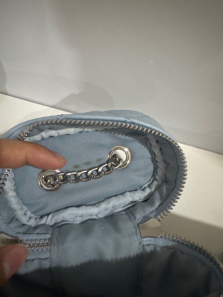 Bundle (Category: Cross-body Bags) located in Pasig City. Submitted by jilly613 (Listing ID 1382528109, Image 3). Description: Blue bag: From Stradivarious, looks new, stain seen inside Brown bag: From Mango, stain seen inside Both are small sized and can only fit a bit Selling as a bundle already Usually per bag it would cost 1500.