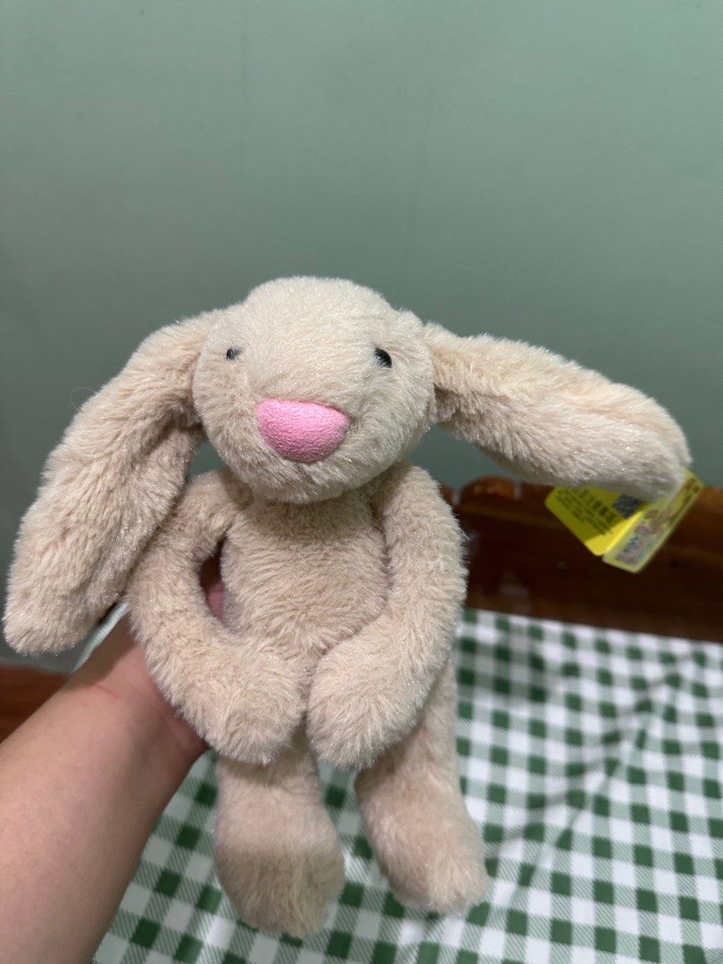 Bunny stuffed toy, bendable legs and ears (Category: Plushies & Soft Toys) located in Manila. Submitted by anonapre (Listing ID 1382658930, Image 3). Description: Super perfect for regalo pang kids, nagagalaw ang ears and arms nya nagsstay kung paano mo sya huling ginalaw. Perfect for kids gift and kung ikaw mahilig sa bunny 🐰 .
