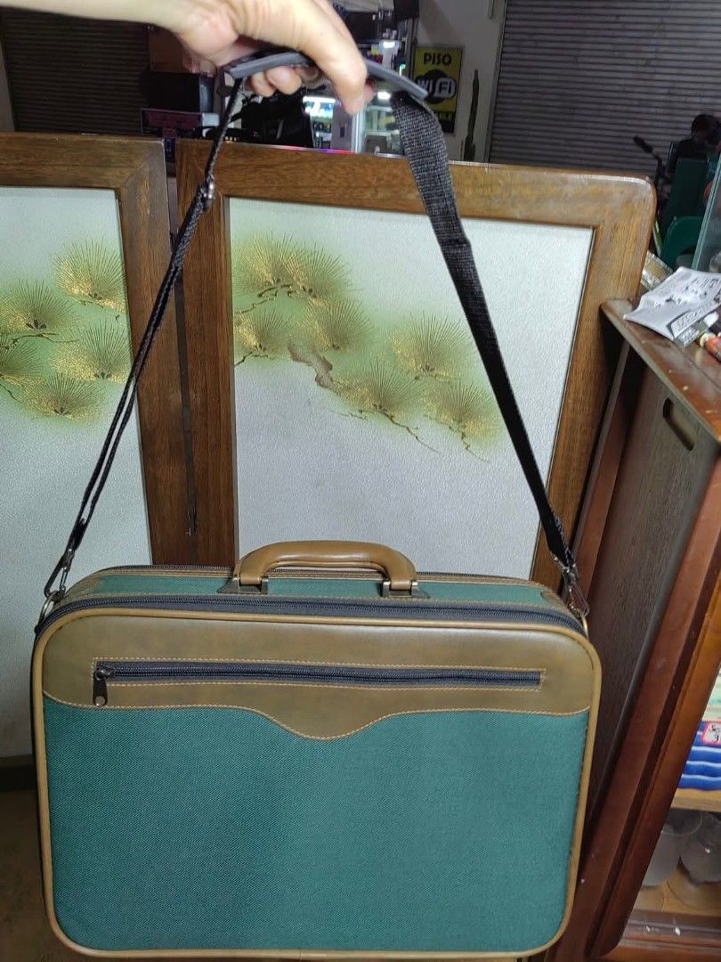 Business Bag (Category: Laptop Bags & Sleeves) located in Cebu City. Submitted by dudes_villanueva (Listing ID 1382646945, Image 2). Description: Business Bag 📌Brand New 📌Complete with Strap 📌Quality Made Bag 📌In Very Good Condition Measurement: L16.5xW4xH12 inches.