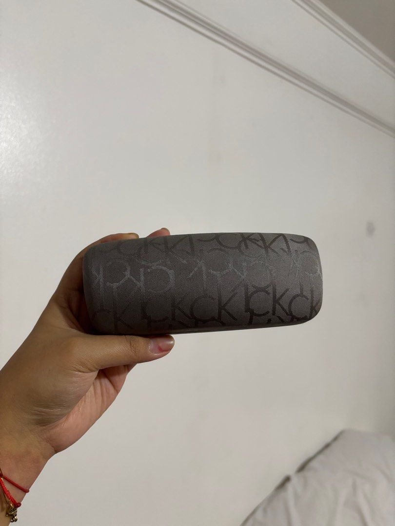 Calvin Klein Glasses Case Holder (Category: Vision Care) located in Marikina City. Submitted by everythingisnegotiable (Listing ID 1382531484, Image 2). Description: Original Calvin Klein glasses case that I got with my glasses before. Really liked this because it wasnt that round which made it compact for bags 🫶🏽 no stains or tears.