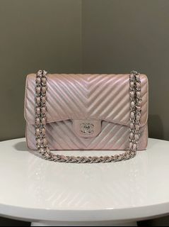 (Category: ) located in . Submitted by lovelotsluxury (Listing ID 1382557188, Image 1). Description: .