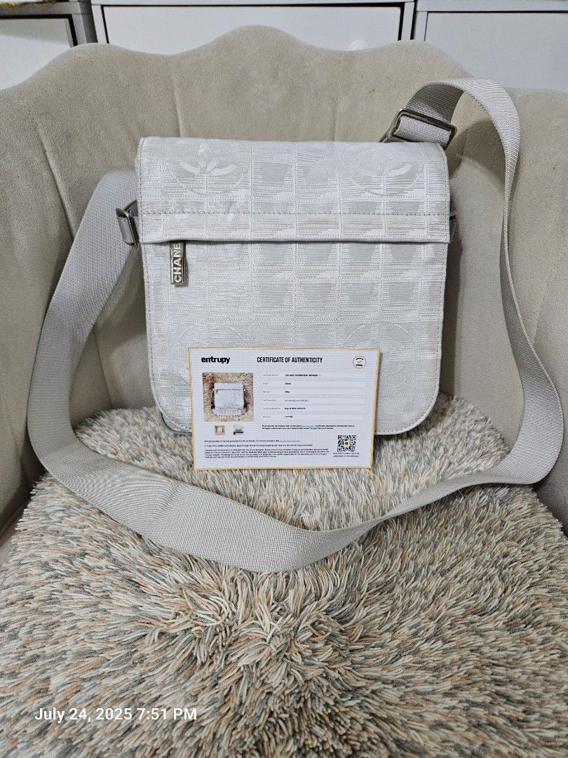 Chanel body bag (Category: Luxury Bags & Wallets) located in San Juan City. Submitted by rmdeclutter (Listing ID 1382631639, Image 1). Description: original not needed anymore.
