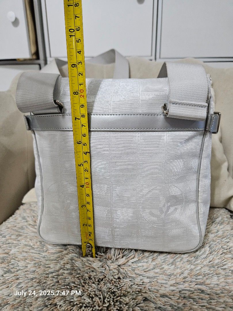 Chanel body bag (Category: Luxury Bags & Wallets) located in San Juan City. Submitted by rmdeclutter (Listing ID 1382631639, Image 3). Description: original not needed anymore.