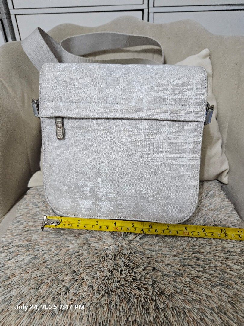 Chanel body bag (Category: Luxury Bags & Wallets) located in San Juan City. Submitted by rmdeclutter (Listing ID 1382631639, Image 2). Description: original not needed anymore.