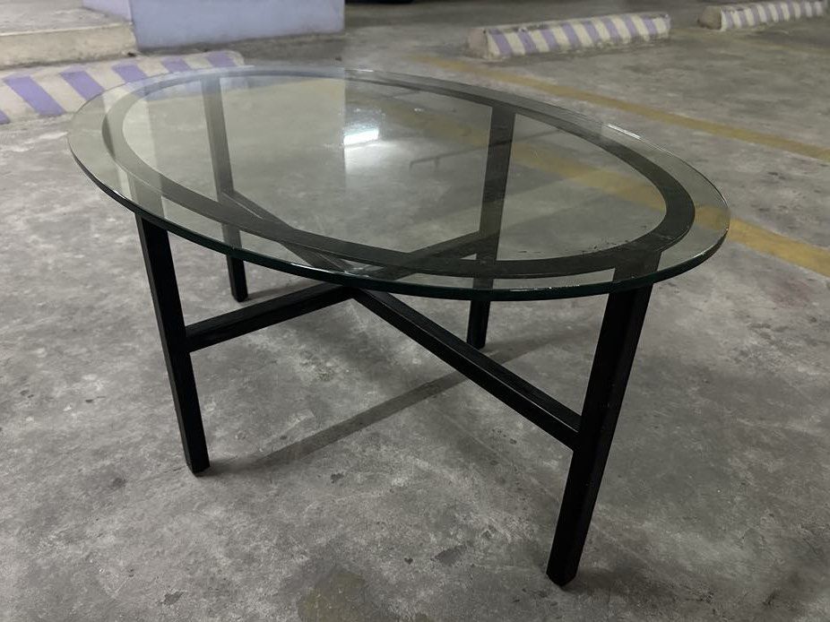 Coffee table (Category: Coffee & Tea Tableware) located in Quezon City. Submitted by bmblniiii (Listing ID 1382573654, Image 3). Description: Tempered glass top & metal frame .