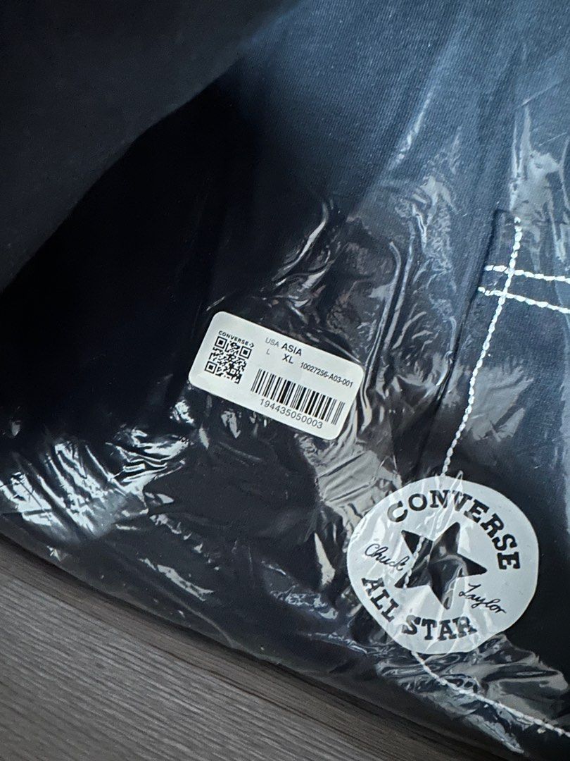 由 leopard.2.store (刊登 ID 1382558261，圖片 3) 提交，位於 台中市 (Taichung) 的 Converse 短袖 (類別：T恤、Polo衫)，說明：全新款式如圖 連包裝都沒拆所以直接抓圖 尺寸XL 售出不做退換。
