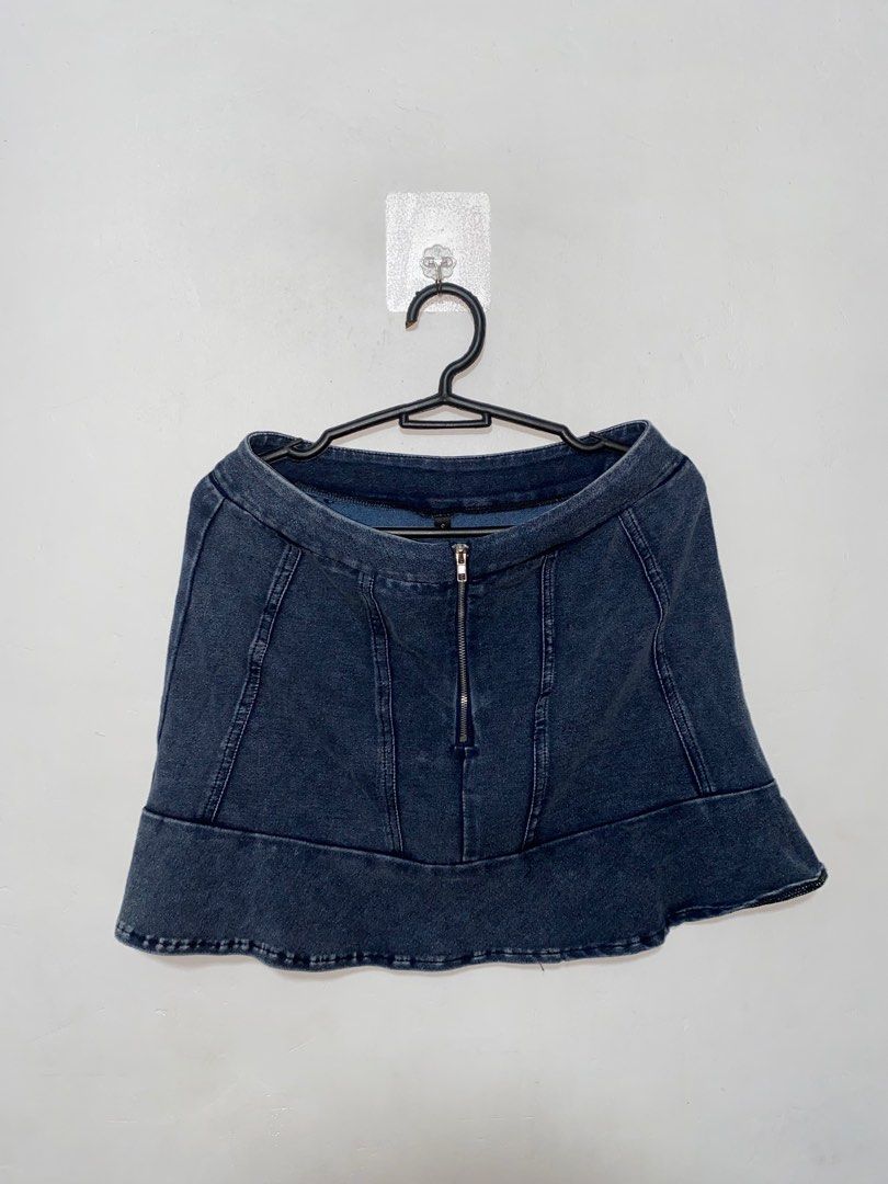 Denim (Skater) Skirt (Category: Skirts) located in Manila. Submitted by declutterwithbei (Listing ID 1382553414, Image 1). Description: ✨ Used twice ✨ Fits XS-S ✨ Medyo stretchable ✨ RFS: don’t need; decluttering .