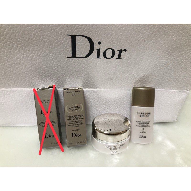 由 lindakiss (刊登 ID 1382538493，圖片 2) 提交，位於 台北市 (Taipei) 的 Dior 迪奧逆時完美再造出國旅行組/迷你組 ✈️ 情人節禮物🎁 (類別：護膚、清潔產品)，說明：1️⃣逆時完美再造化妝水15ml 2️⃣ 逆時完美再造乳霜15ml $1020 3️⃣ 夢幻美肌萃3ml $340 （已售出）4️⃣ 逆時完美再造粉底液3ml $380 正品 #全新 #未拆封 #原價將近$2000。