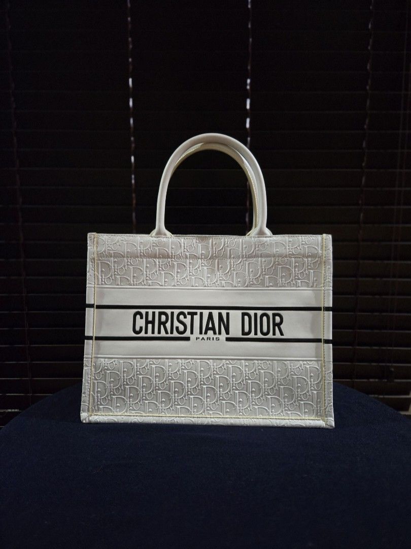 Dior Leather Booktote (Category: Luxury Bags & Wallets) located in Paranaque City. Submitted by dclutterqueen (Listing ID 1382598934, Image 1). Description: Dior White Oblique Embossed Calfskin Leather Booktote (Medium size) 💯 Genuine Leather 🇯🇵 Acquired preloved from Japan 🏍 Metro Manila and nearby areas only serviceable by Lalamove, Grab Express and similar couriers.