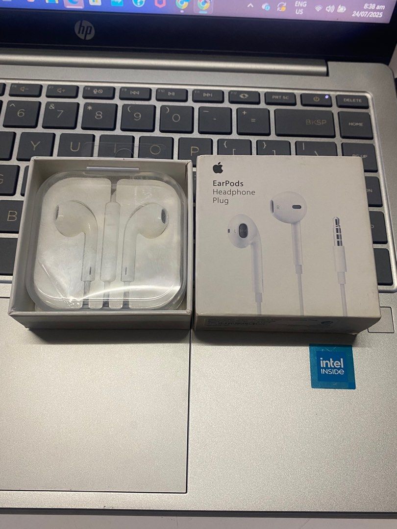 Earpods headphone type jack (Category: Headphones & Headsets) located in Manila. Submitted by dimple162 (Listing ID 1382499475, Image 1). Description: .