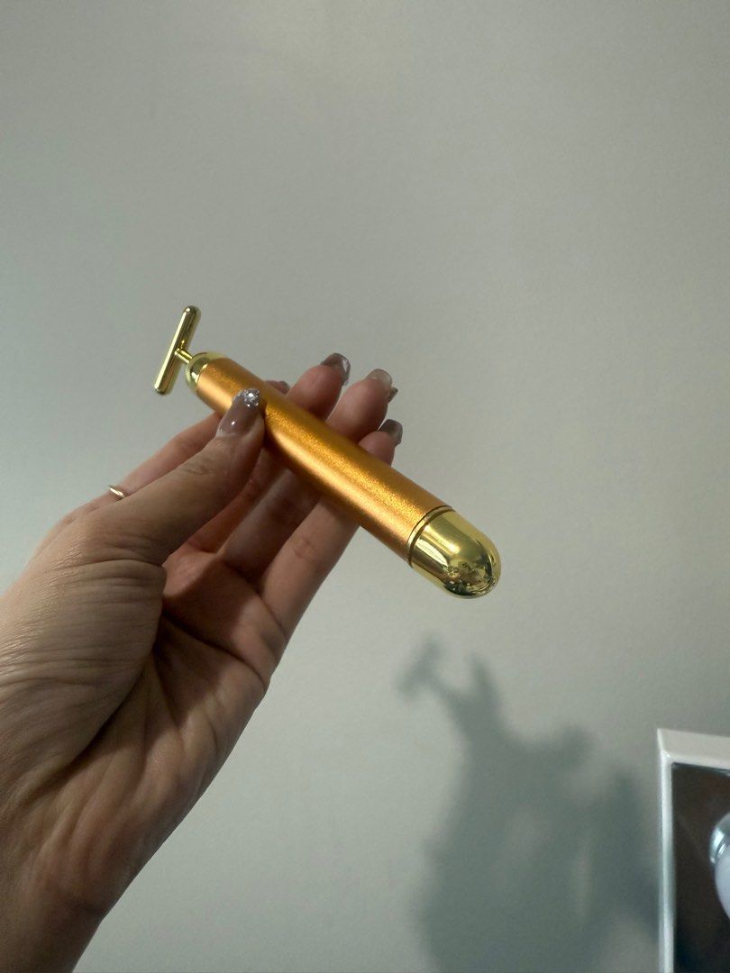 Facial massager (Category: Massage Devices) located in Makati City. Submitted by gel09 (Listing ID 1382528387, Image 3). Description: No battery. Nadoble ang bili.