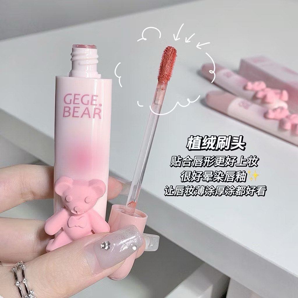 由 hioop658964 (刊登 ID 1382656035，圖片 2) 提交，位於 台南市 (Tainan) 的 《預購》Gegebear戈戈小熊嫩彩唇釉 柔霧綿綿奶霧啞光唇彩唇泥平價學生黨 (類別：化妝品)，說明：預購14天，可接受者再下單，謝謝。