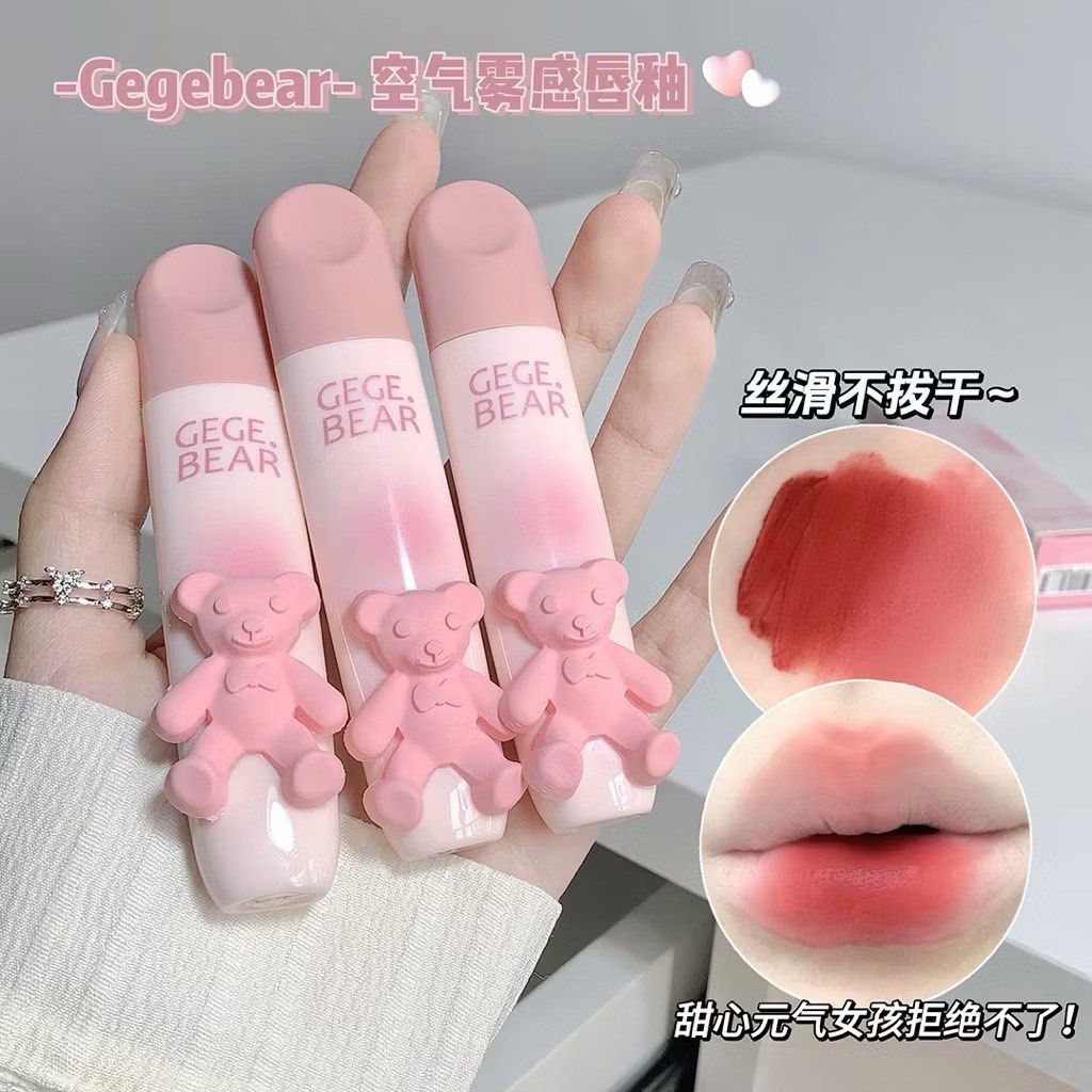 由 hioop658964 (刊登 ID 1382656035，圖片 1) 提交，位於 台南市 (Tainan) 的 《預購》Gegebear戈戈小熊嫩彩唇釉 柔霧綿綿奶霧啞光唇彩唇泥平價學生黨 (類別：化妝品)，說明：預購14天，可接受者再下單，謝謝。